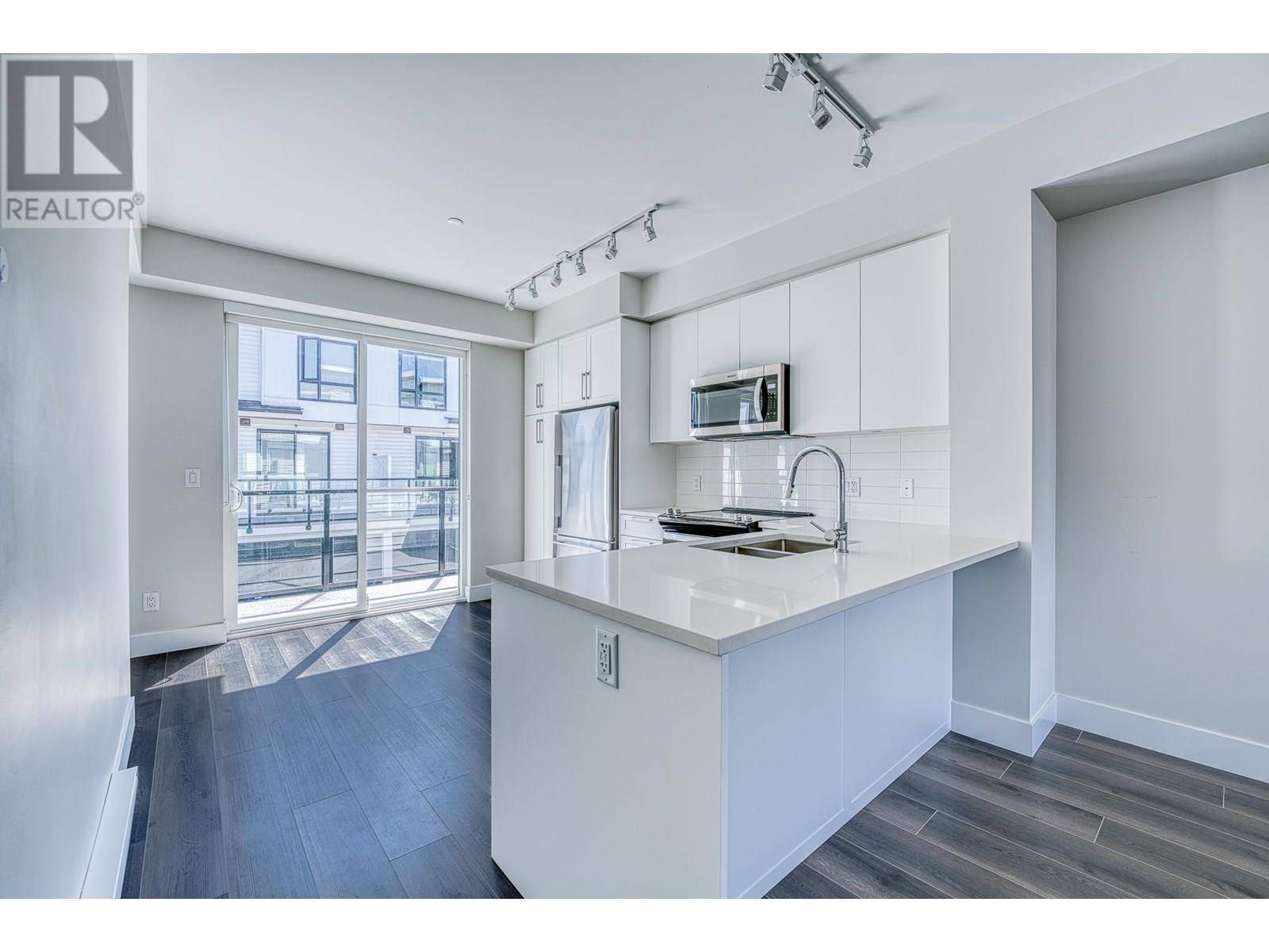 Tsawwassen, BC V4M0E8,4745 SPRUCE WAY #3