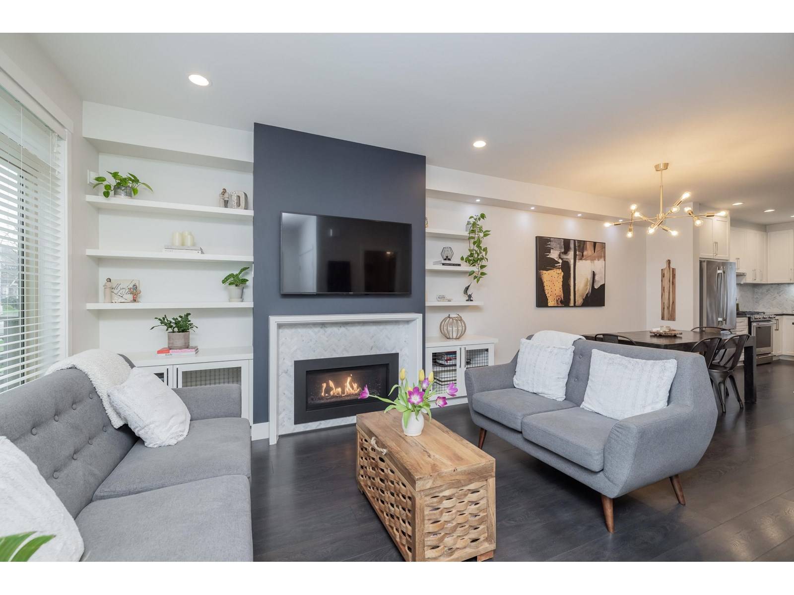 16454 25 AVENUE, Surrey, BC V3Z0M8