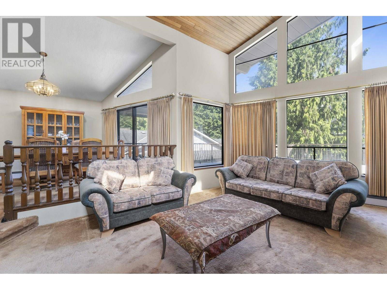 2001 ST GEORGE STREET, Port Moody, BC V3H2E7