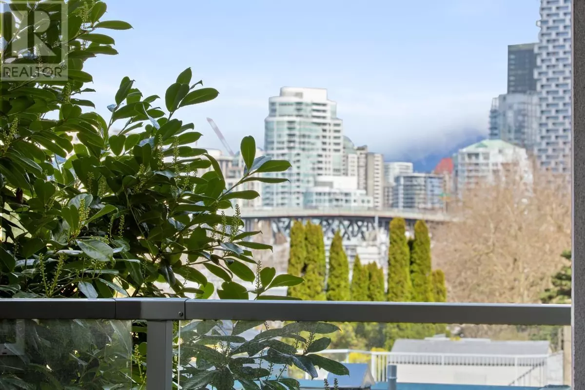 Vancouver, BC V6H3Y8,1345 West 4TH AVE #205