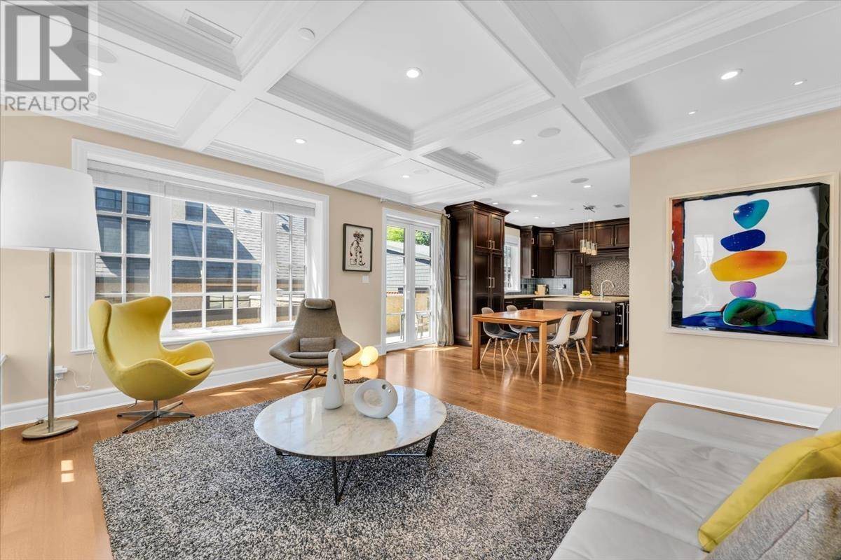 Vancouver, BC V5W1A8,396 E 35TH AVENUE