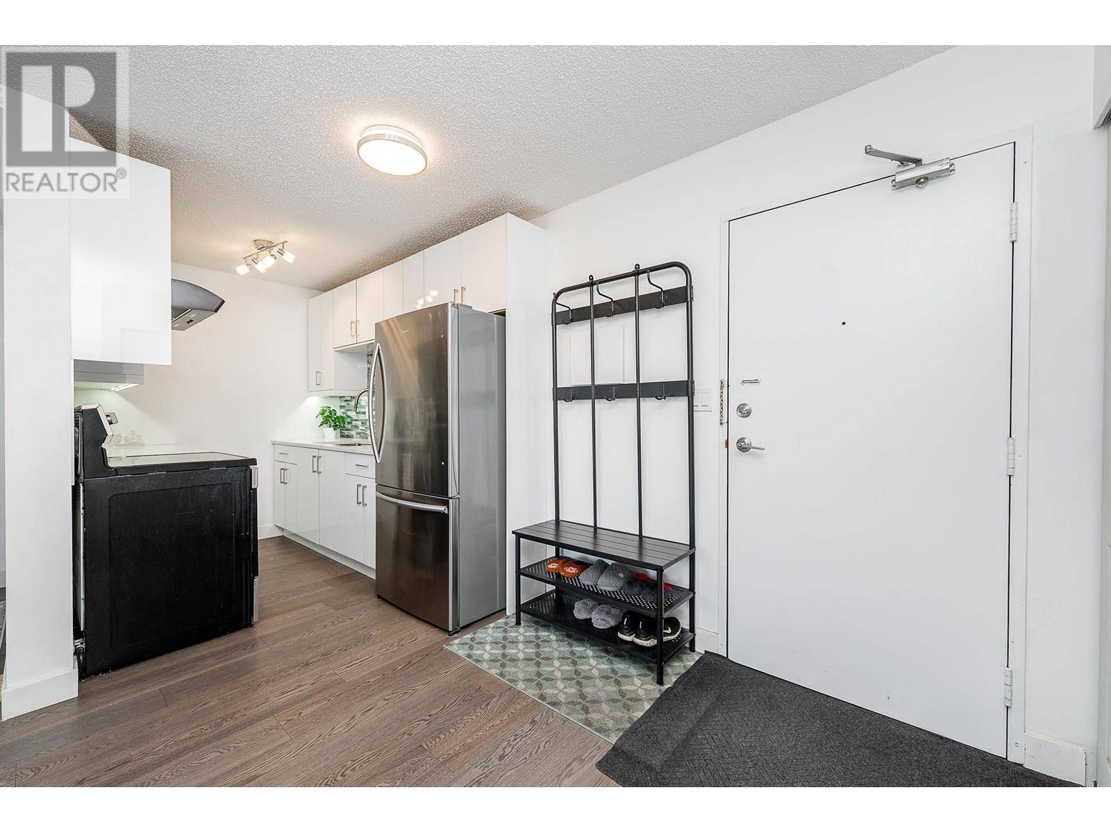 Port Coquitlam, BC V3B1H4,2055 SUFFOLK AVE #307