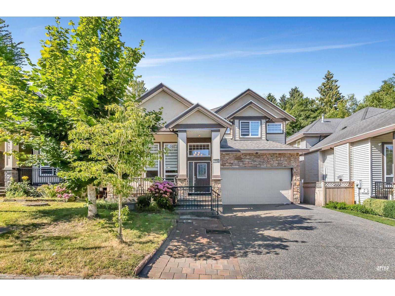 13745 64A AVENUE, Surrey, BC V3W1S6