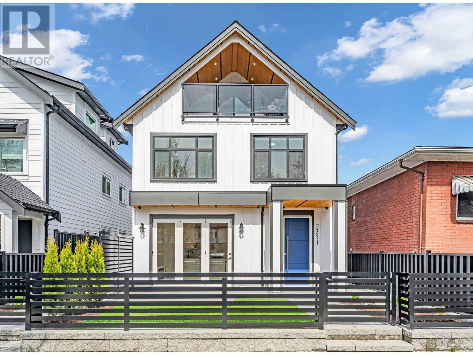 2371 ADANAC STREET, Vancouver, BC V5L2E9