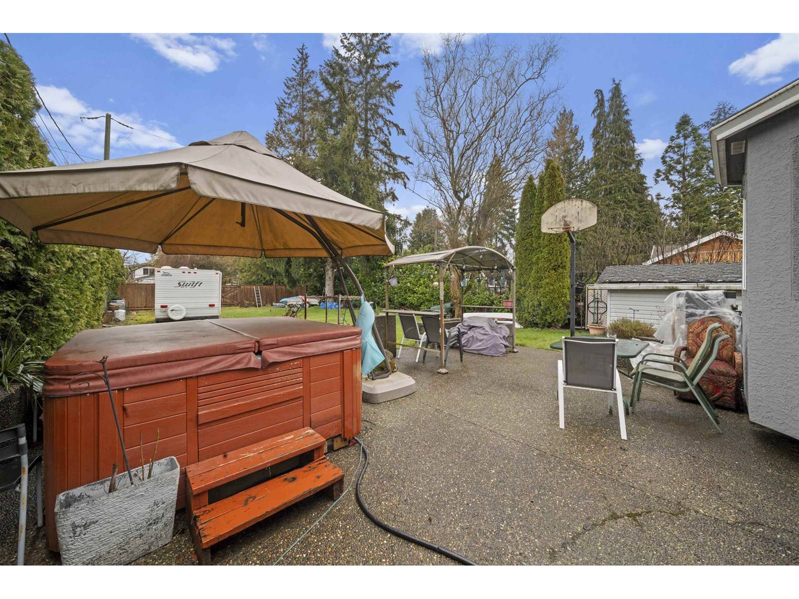 Surrey, BC V3R5R1,14349 KINDERSLEY DRIVE