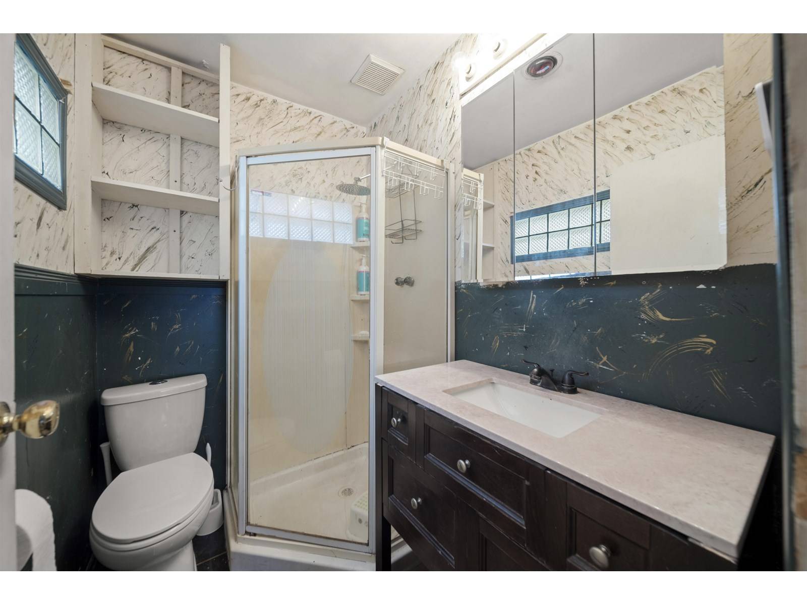 Surrey, BC V3R5R1,14349 KINDERSLEY DRIVE