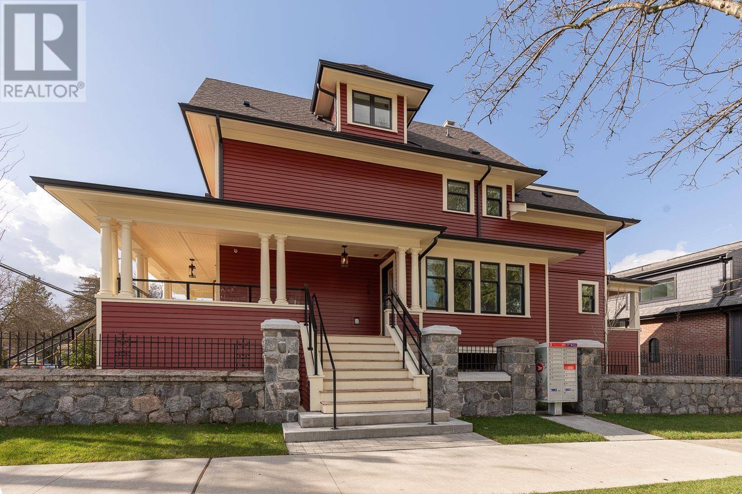1081 SEMLIN DRIVE, Vancouver, BC V5L2N6