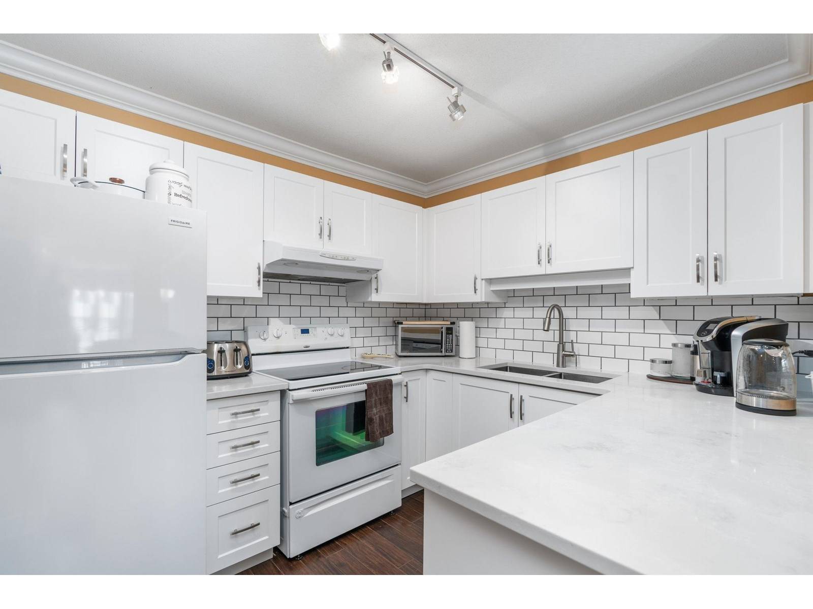 2962 TRETHEWEY #402, Abbotsford, BC V2T4M3