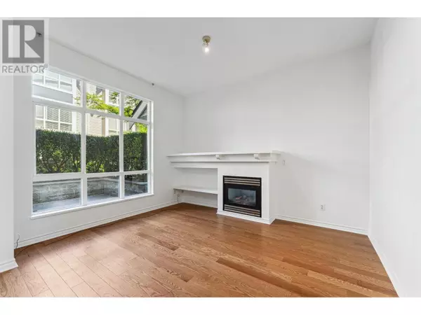 North Vancouver, BC V7J1Z6,995 LYNN VALLEY RD #1