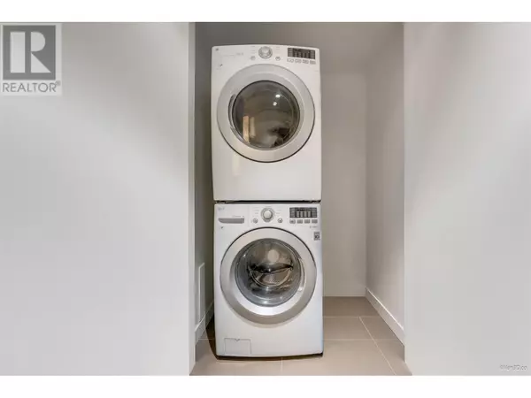 Burnaby, BC V5A0E1,9060 UNIVERSITY CRES #209