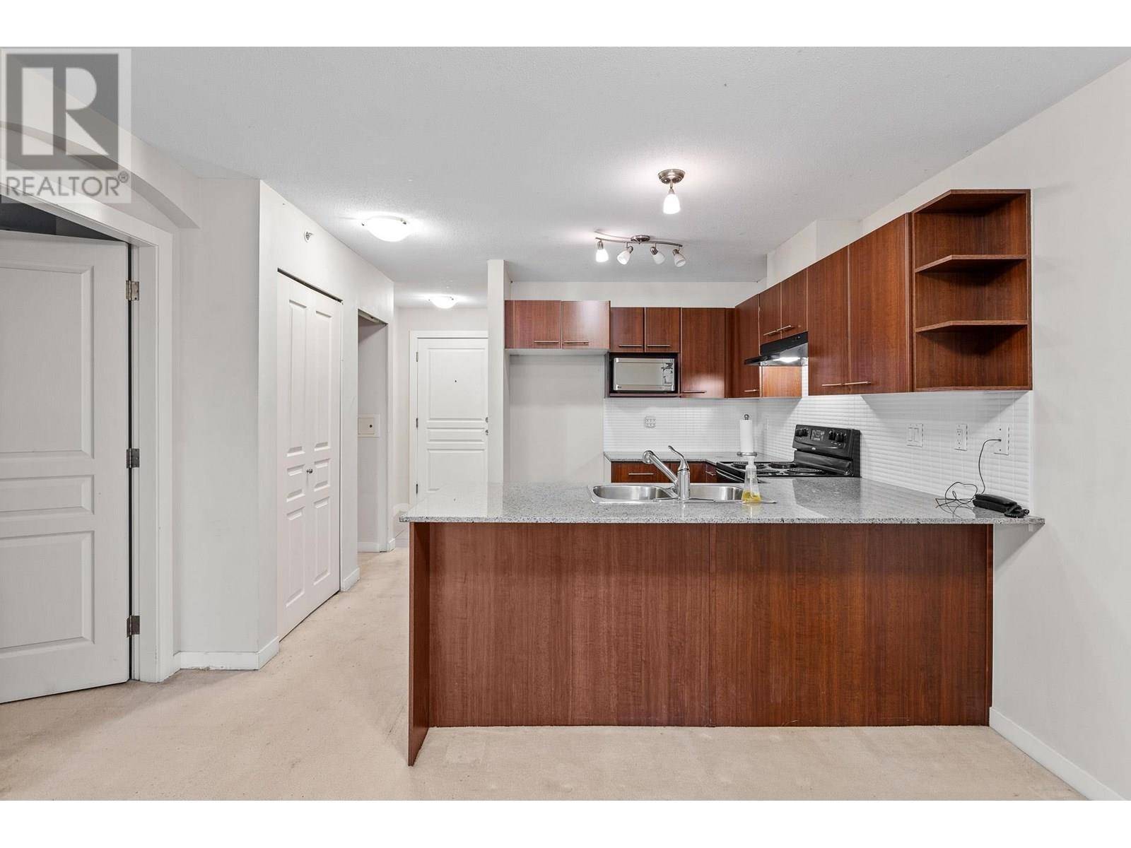 Burnaby, BC V5C0C3,4833 BRENTWOOD DR #411