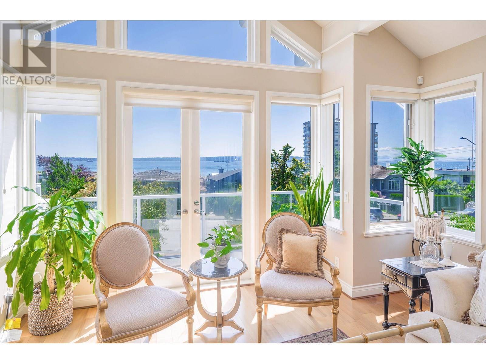 2349 MARINE DRIVE, West Vancouver, BC V7V1K9