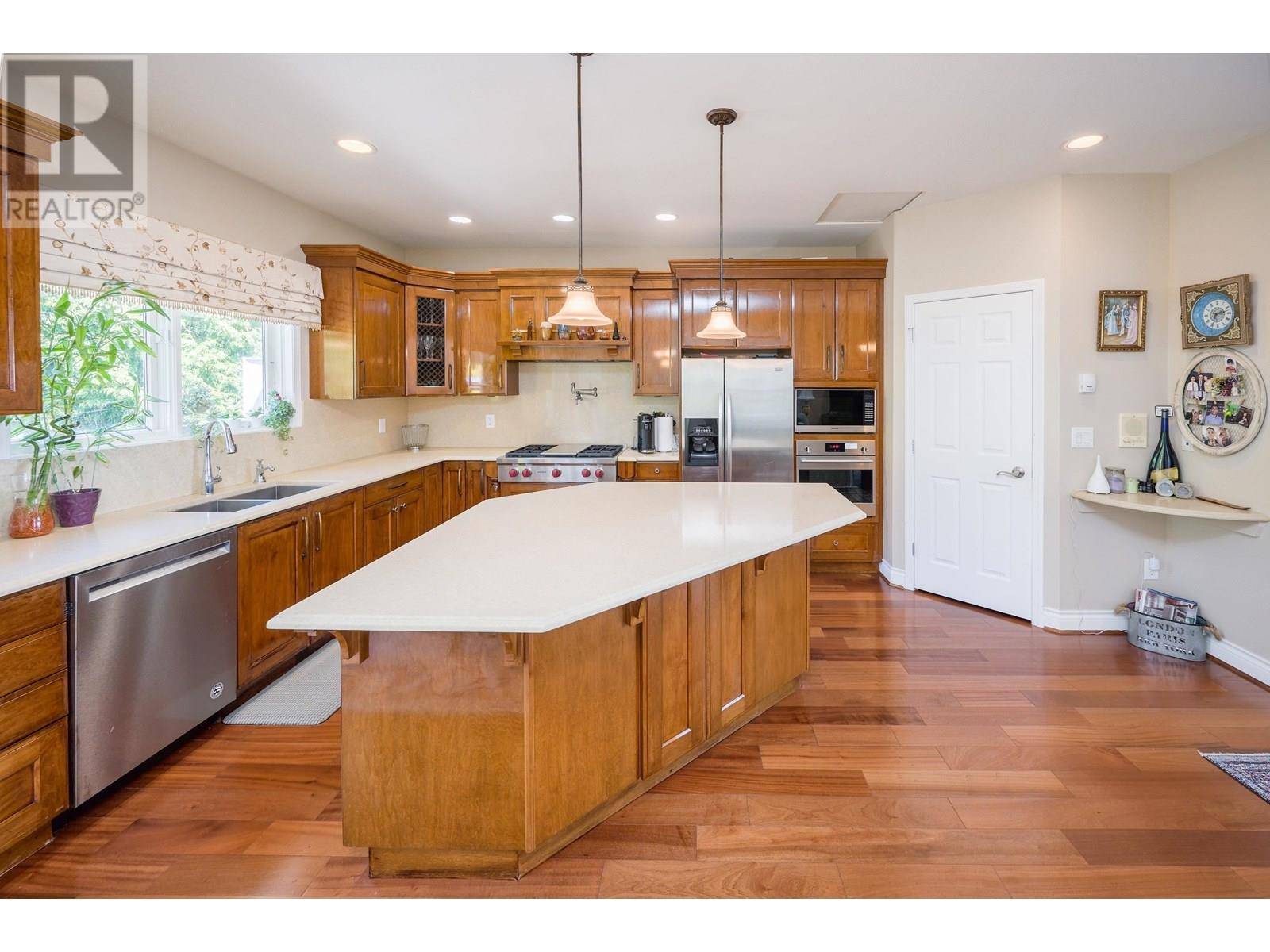 West Vancouver, BC V7V1K9,2349 MARINE DRIVE