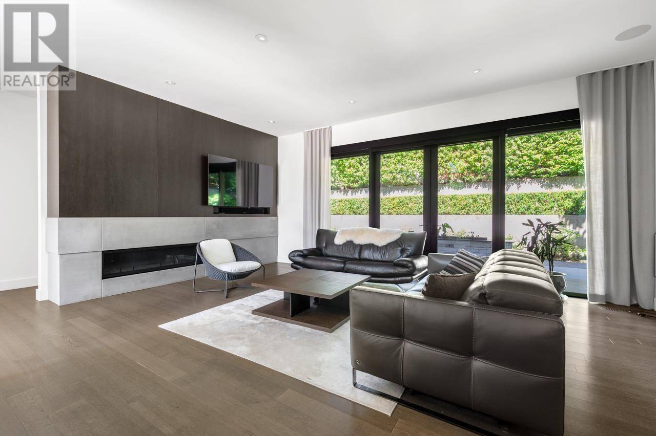 North Vancouver, BC V7R4E3,3430 AINTREE DRIVE