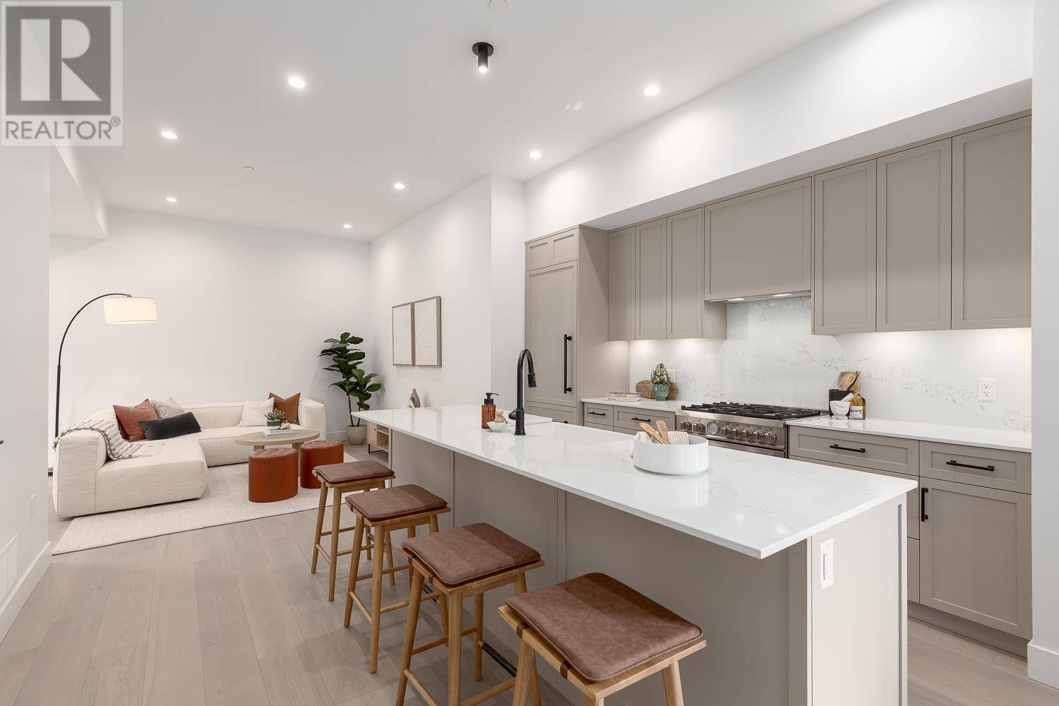 Vancouver, BC V5L2N6,1061 SEMLIN DRIVE