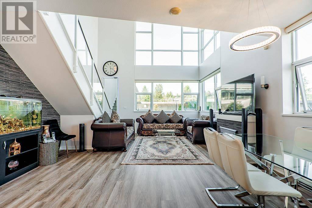 Burnaby, BC V5B0A1,2225 HOLDOM AVE #304