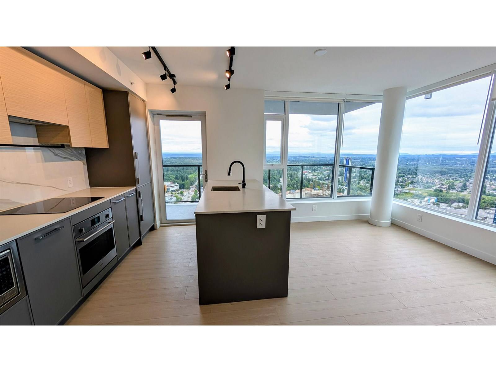 13745 GEORGE JUNCTION #4107, Surrey, BC V3T4Y3