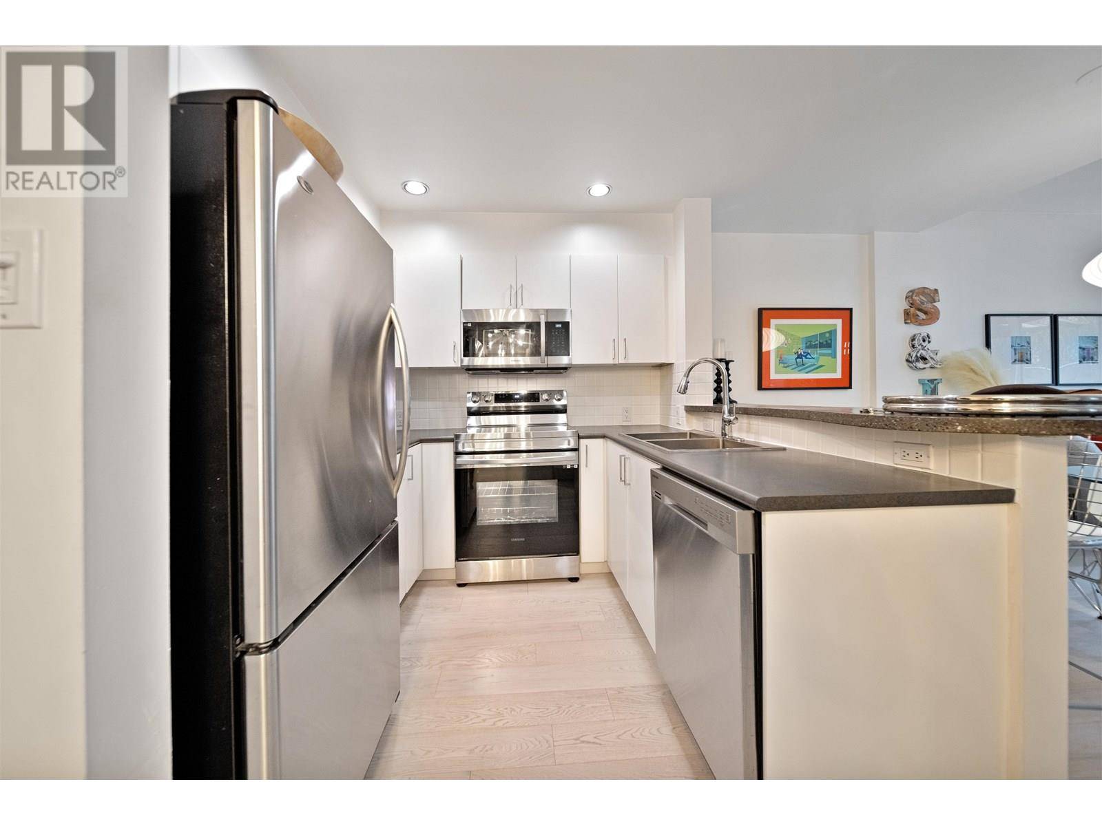 Vancouver, BC V6G1C7,1688 ROBSON ST #104