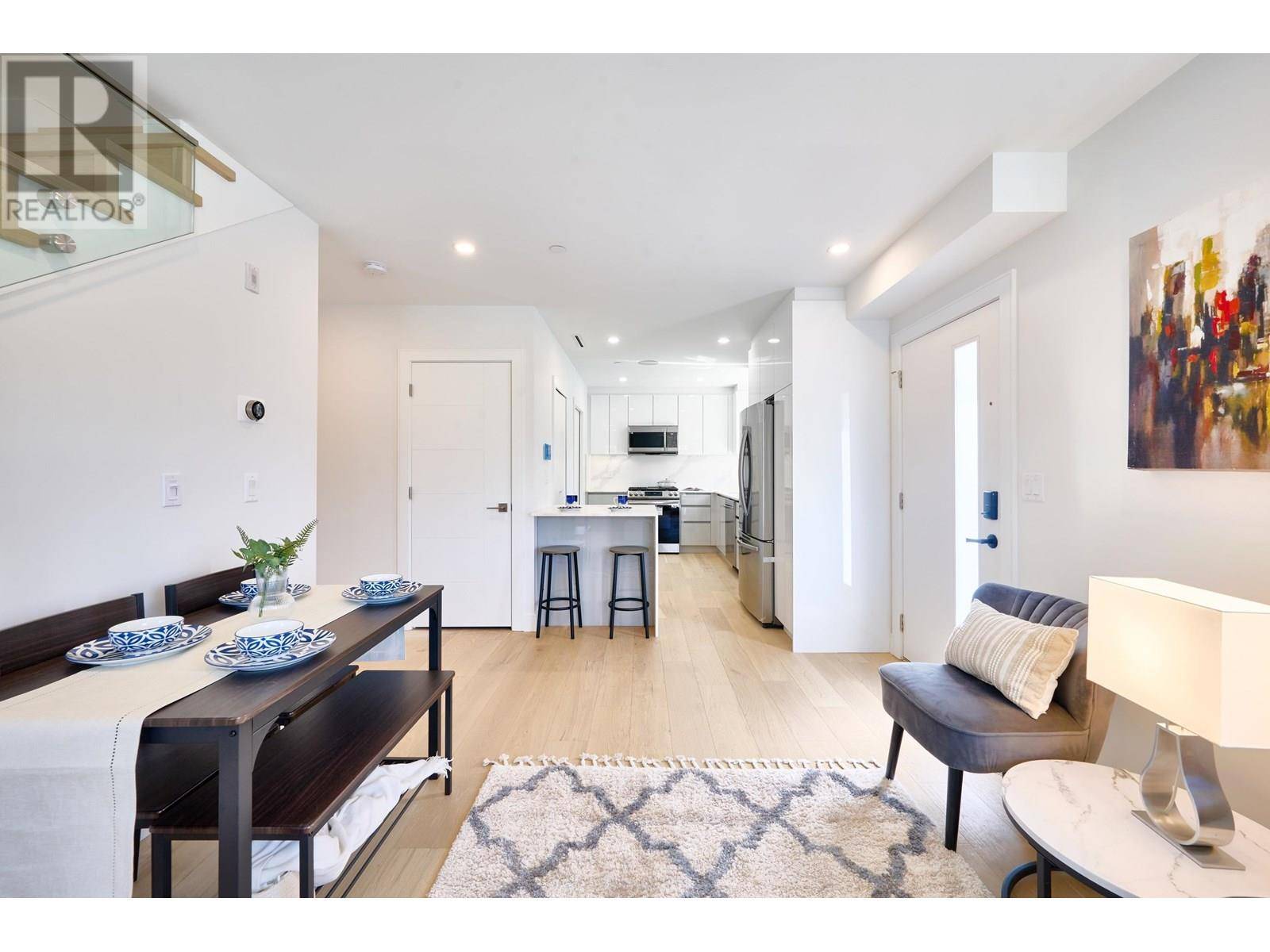 Vancouver, BC V5X1E5,810 E 51ST AVENUE
