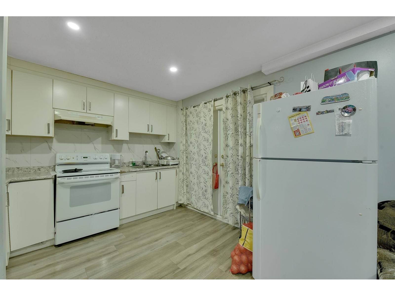 Surrey, BC V3W6J7,7774 141B STREET