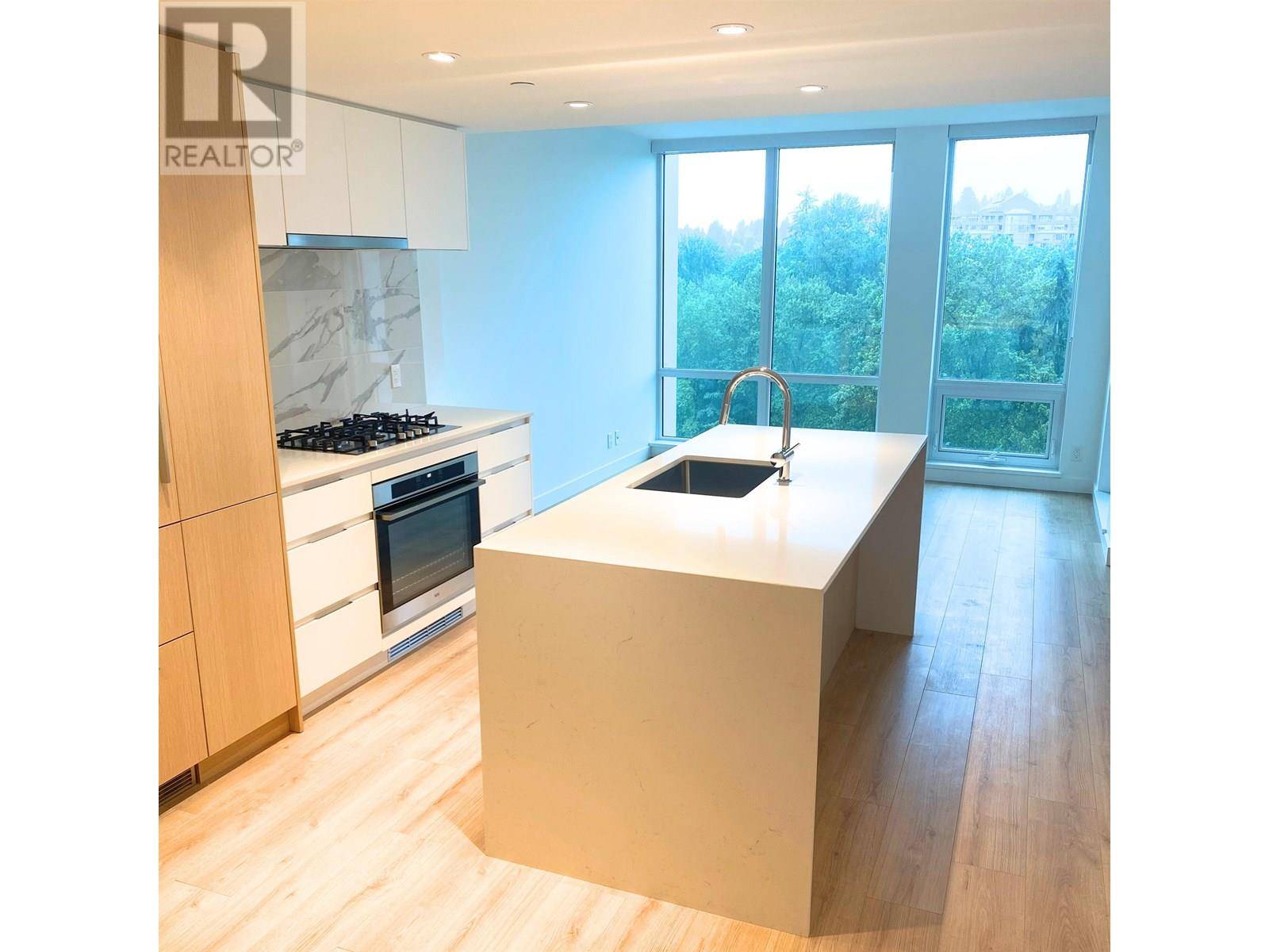 North Vancouver, BC V7J0E6,1500 FERN ST #1009