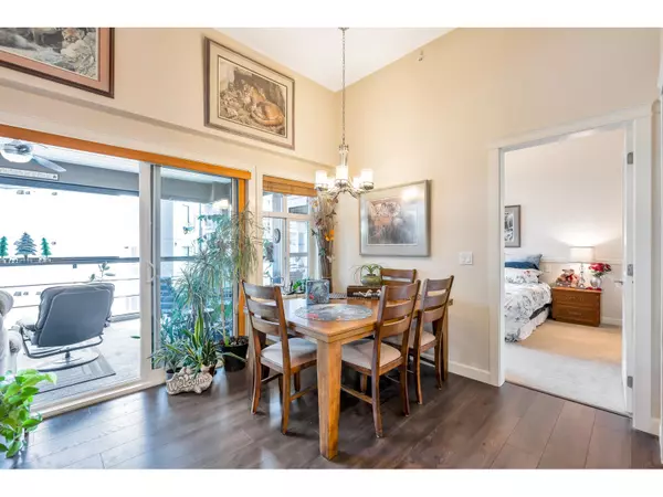 Surrey, BC V4P0H2,3535 146A #504