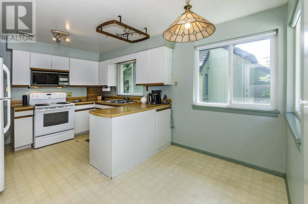 North Vancouver, BC V7N1X7,3489 ST. MARYS AVENUE