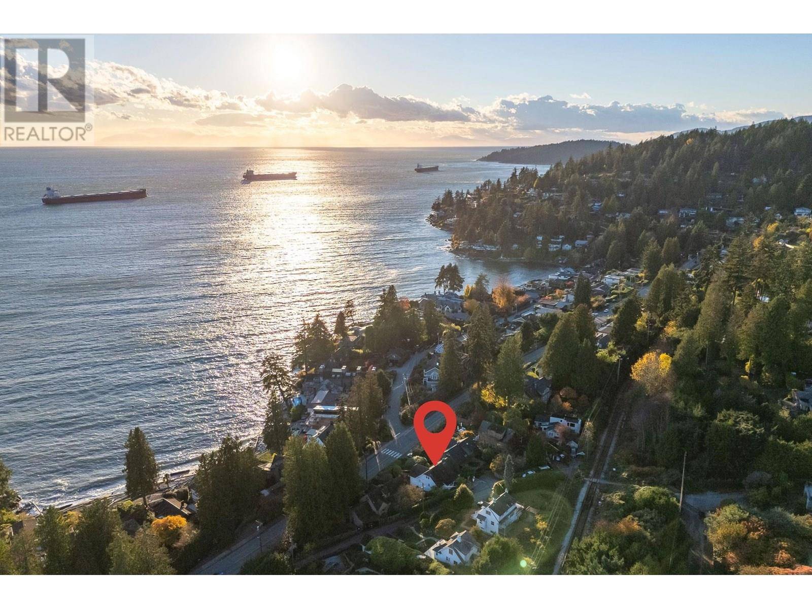 West Vancouver, BC V7V1G5,3260 TRAVERS AVENUE