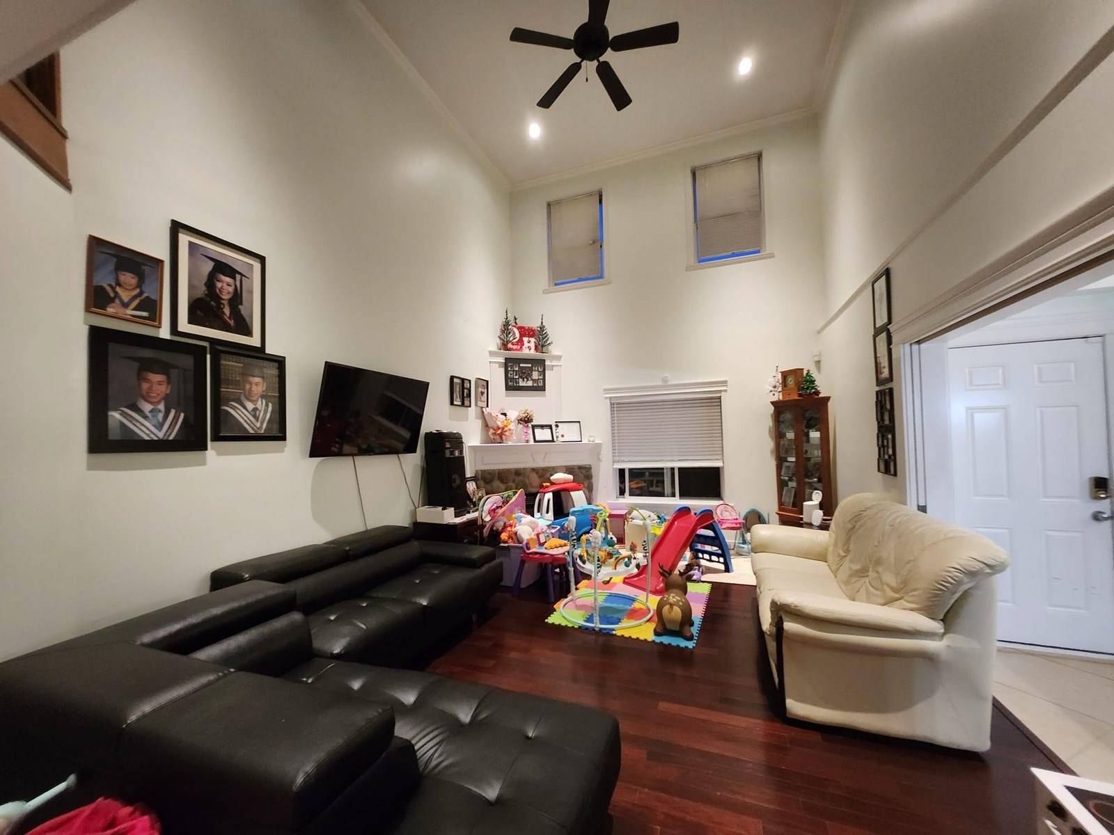 Surrey, BC V3S1Z5,18048 64 AVENUE