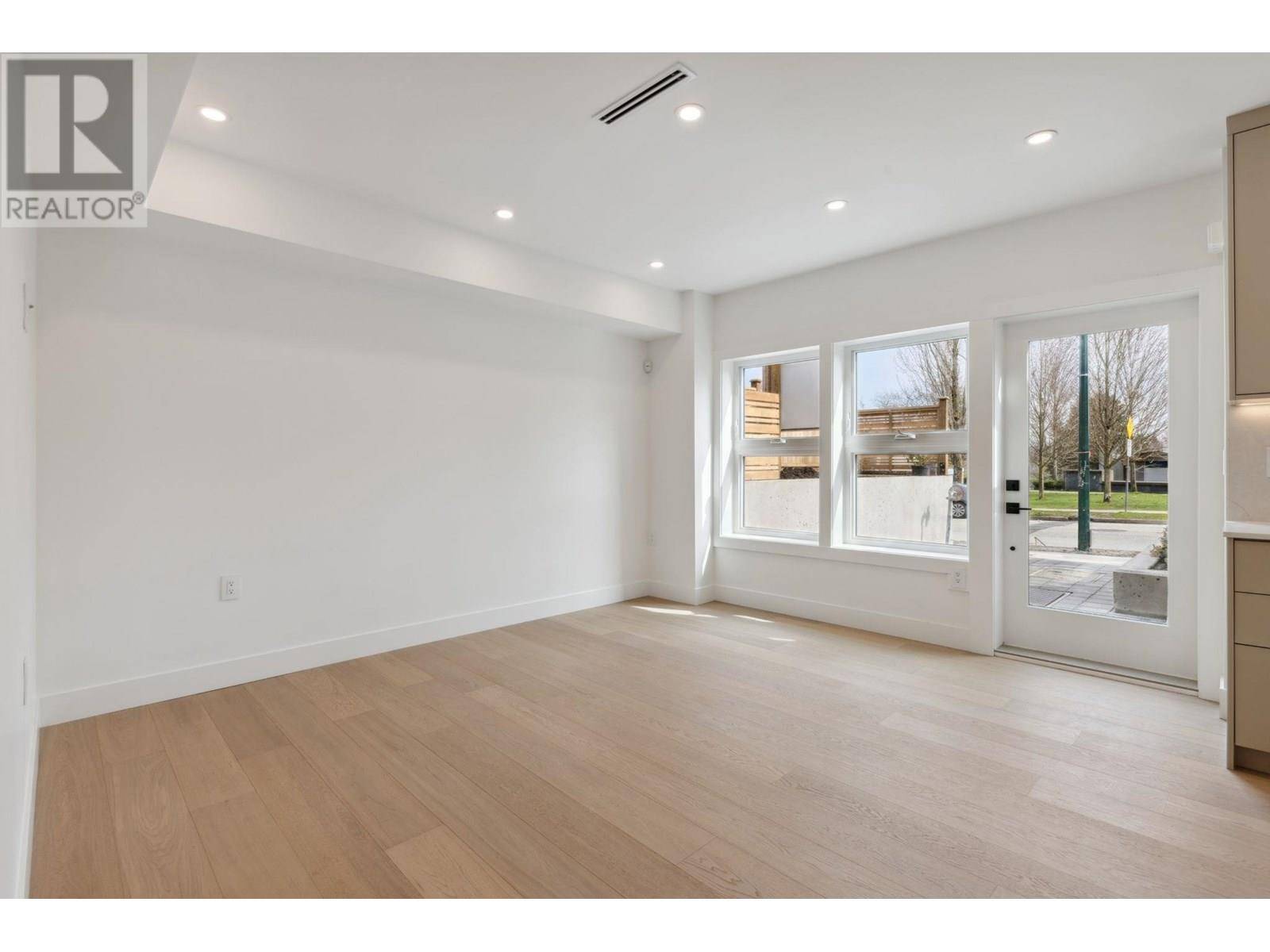 Vancouver, BC V5N4M3,3379 VICTORIA DRIVE