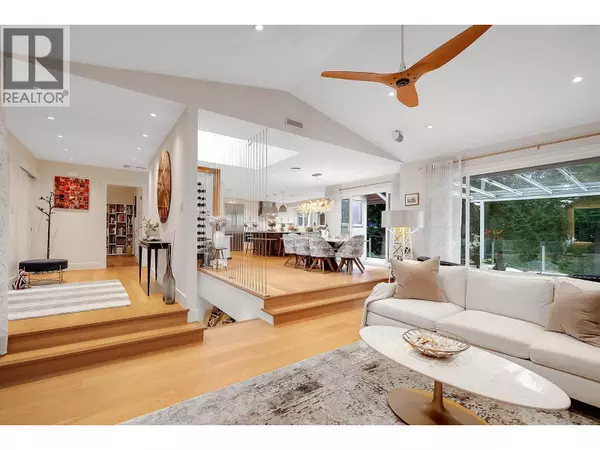 West Vancouver, BC V7V3H8,3706 SOUTHRIDGE PLACE