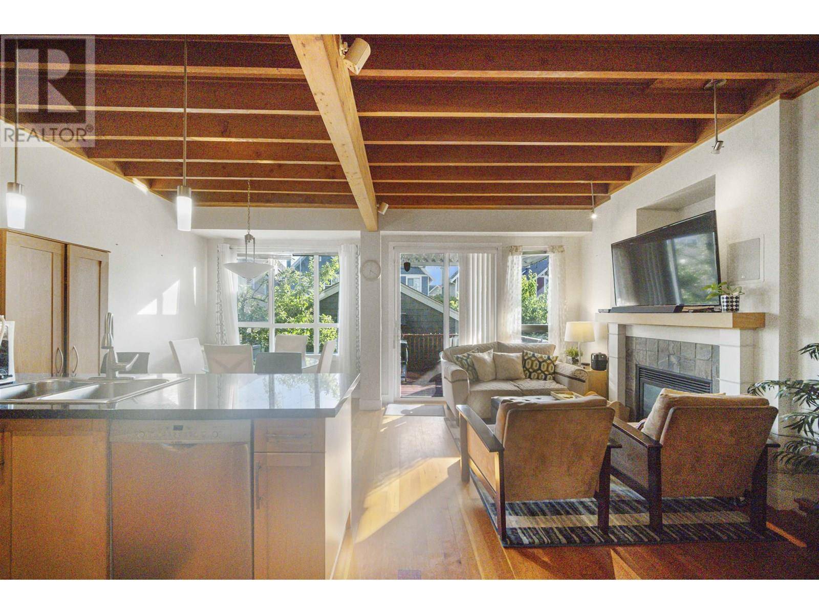 New Westminster, BC V3M0B4,284 FURNESS STREET