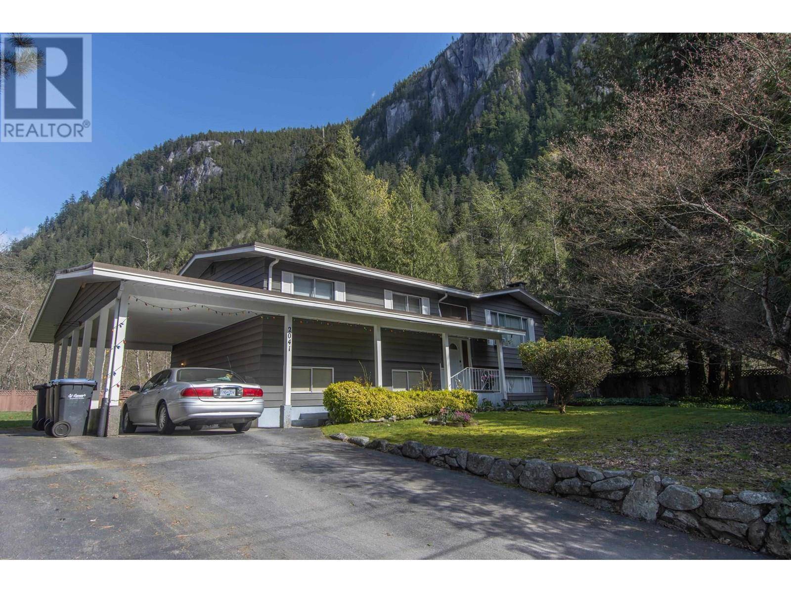 Squamish, BC V8B0W8,2041 SPRUCE DRIVE