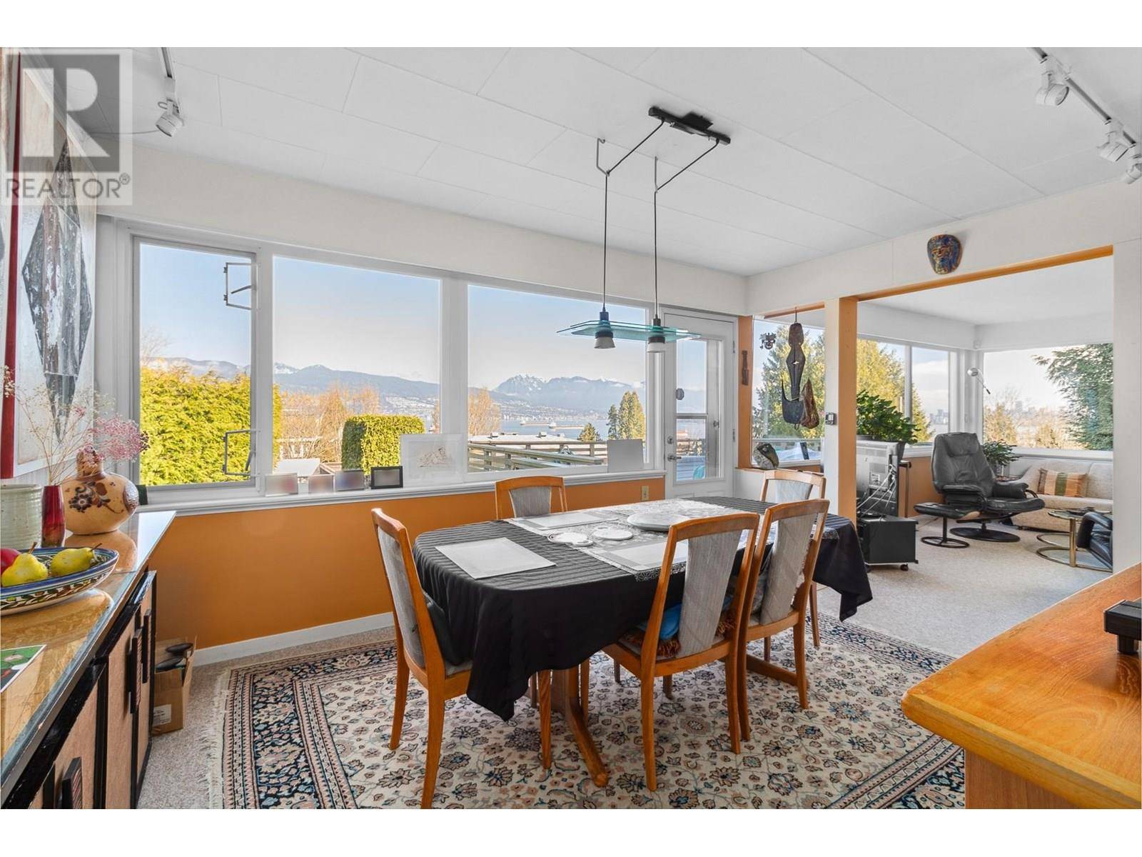Vancouver, BC V6R1R4,4557 W 4TH AVENUE
