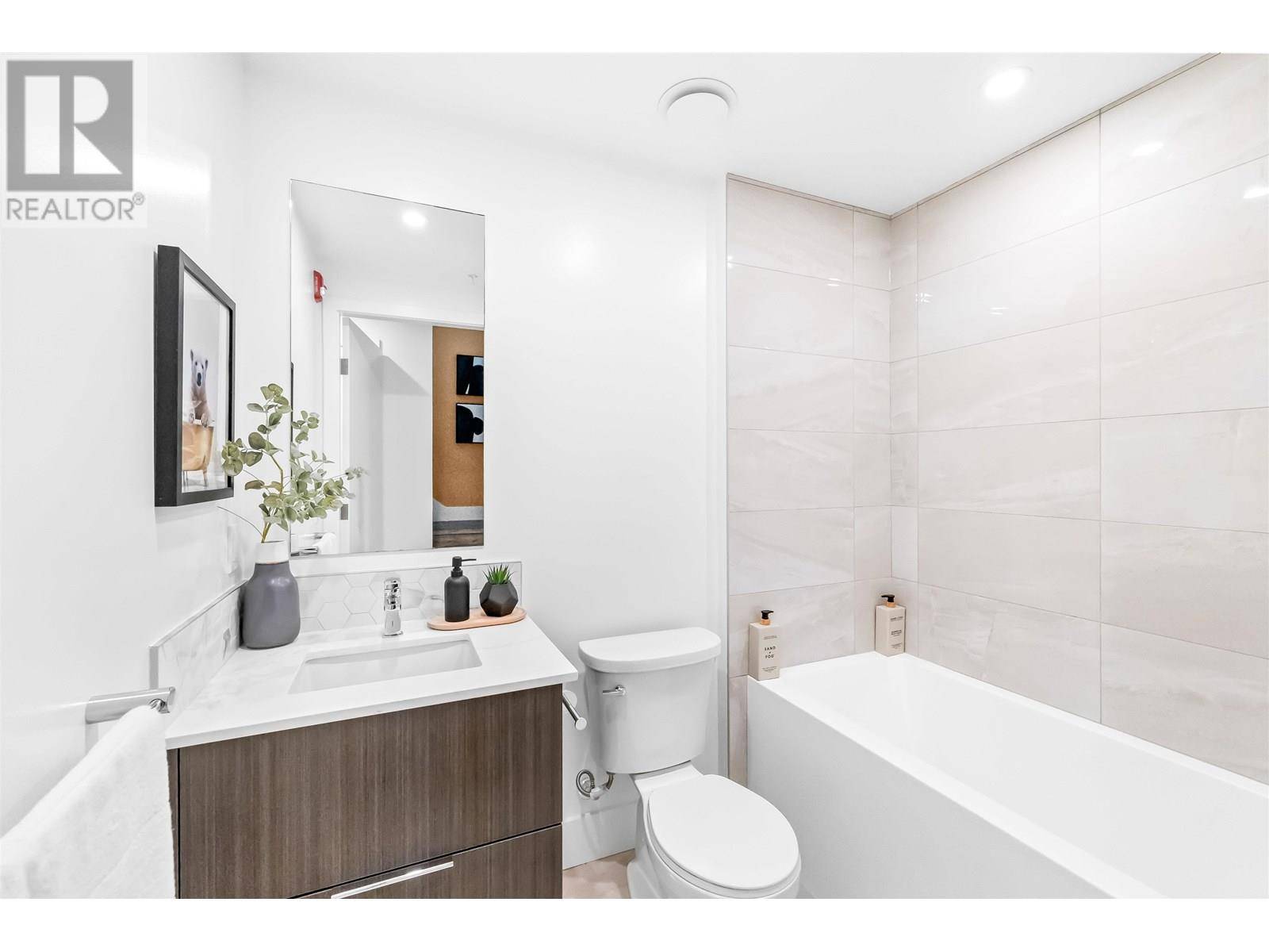 Vancouver, BC V5N1B6,1732 TEMPLETON DRIVE