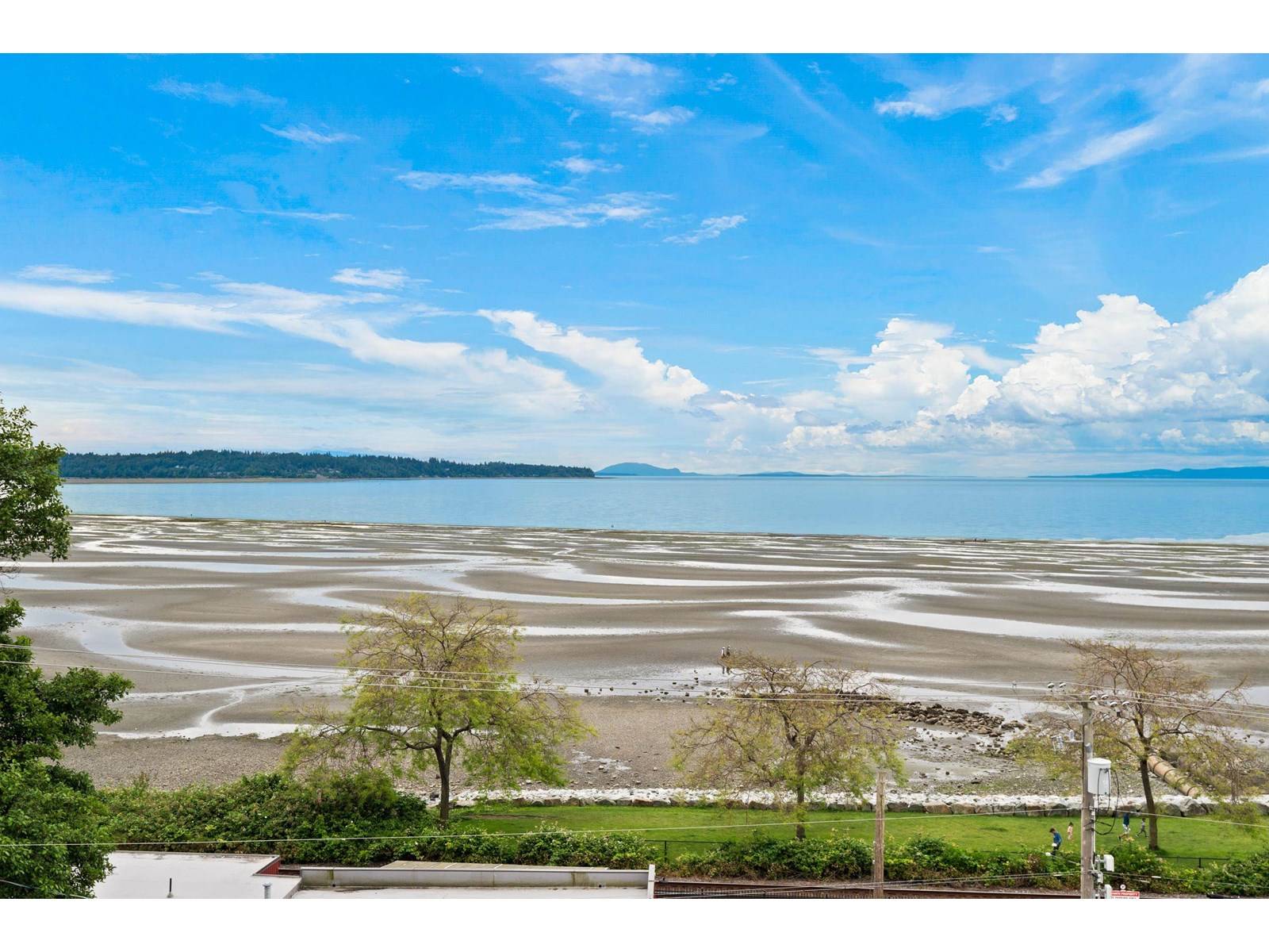 White Rock, BC V4B1E1,15621 MARINE #408