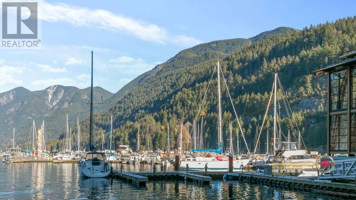 West Vancouver, BC V7W2B2,6697 NELSON AVE #303