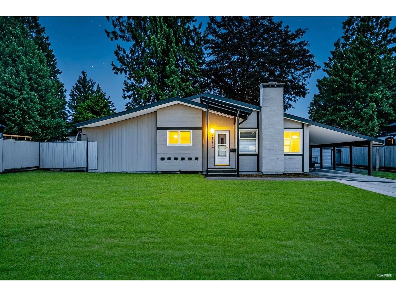 20572 43 AVENUE, Langley, BC V3A3C2