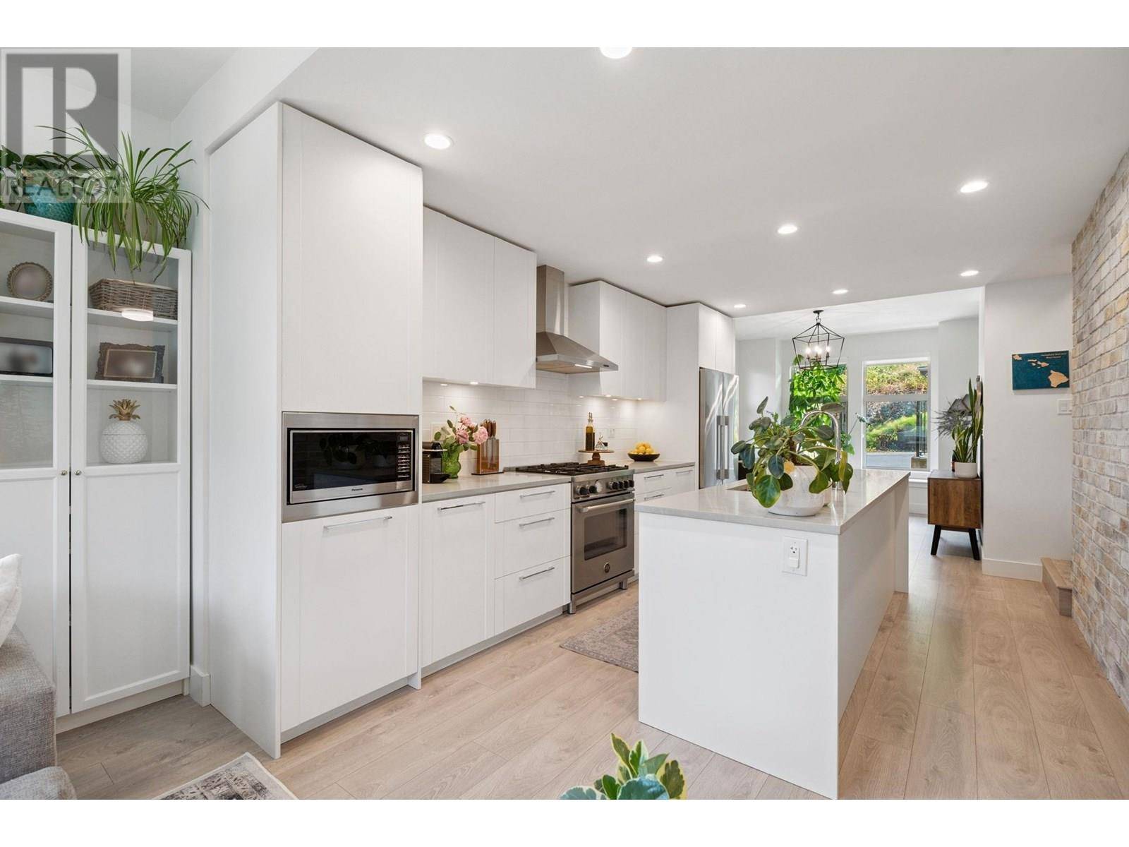 Port Moody, BC V3H0K4,2318 ST ANDREWS STREET