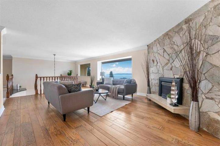 13209 MARINE DRIVE, Surrey, BC V4A1E6