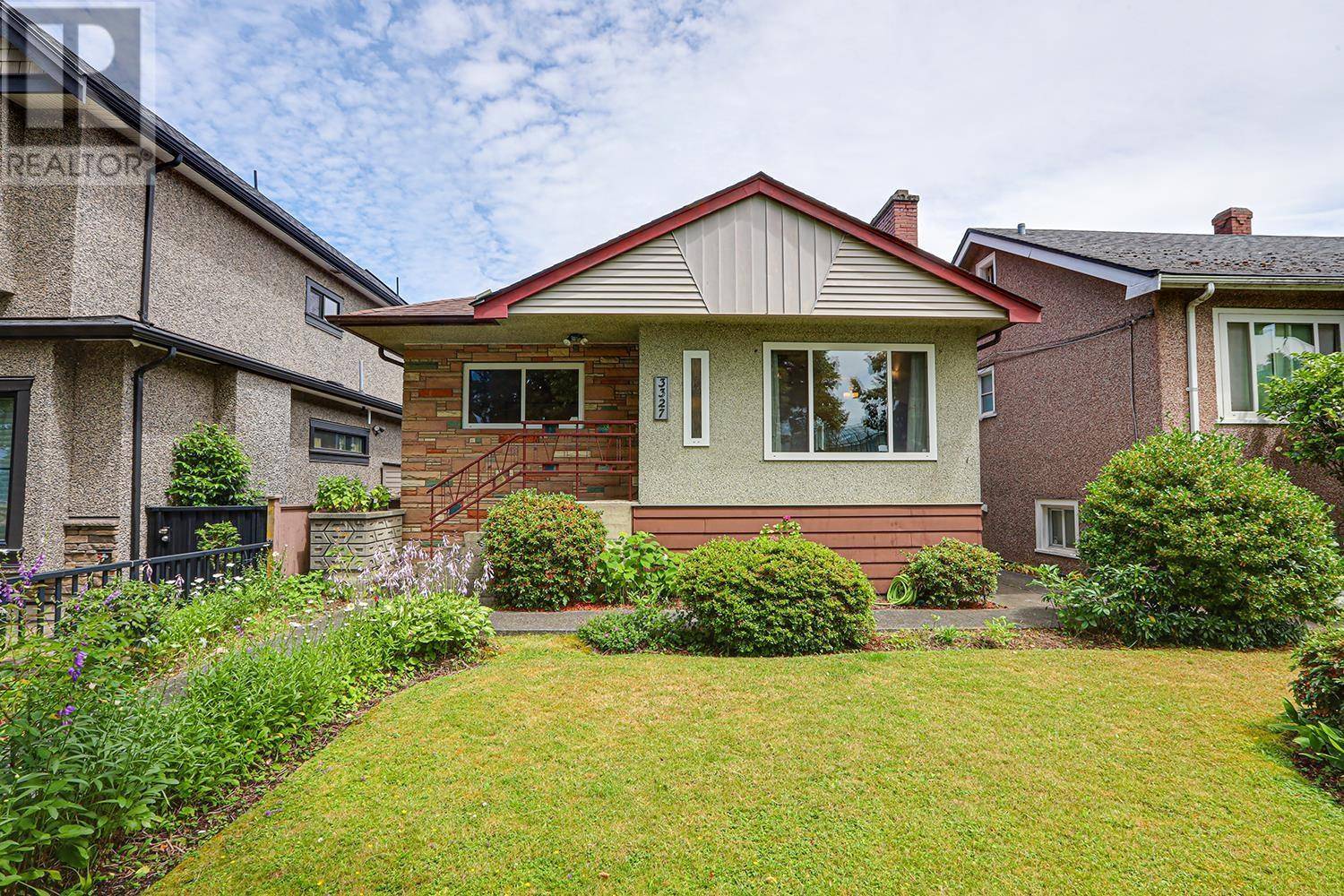 3327 PRICE STREET, Vancouver, BC V5R5P8