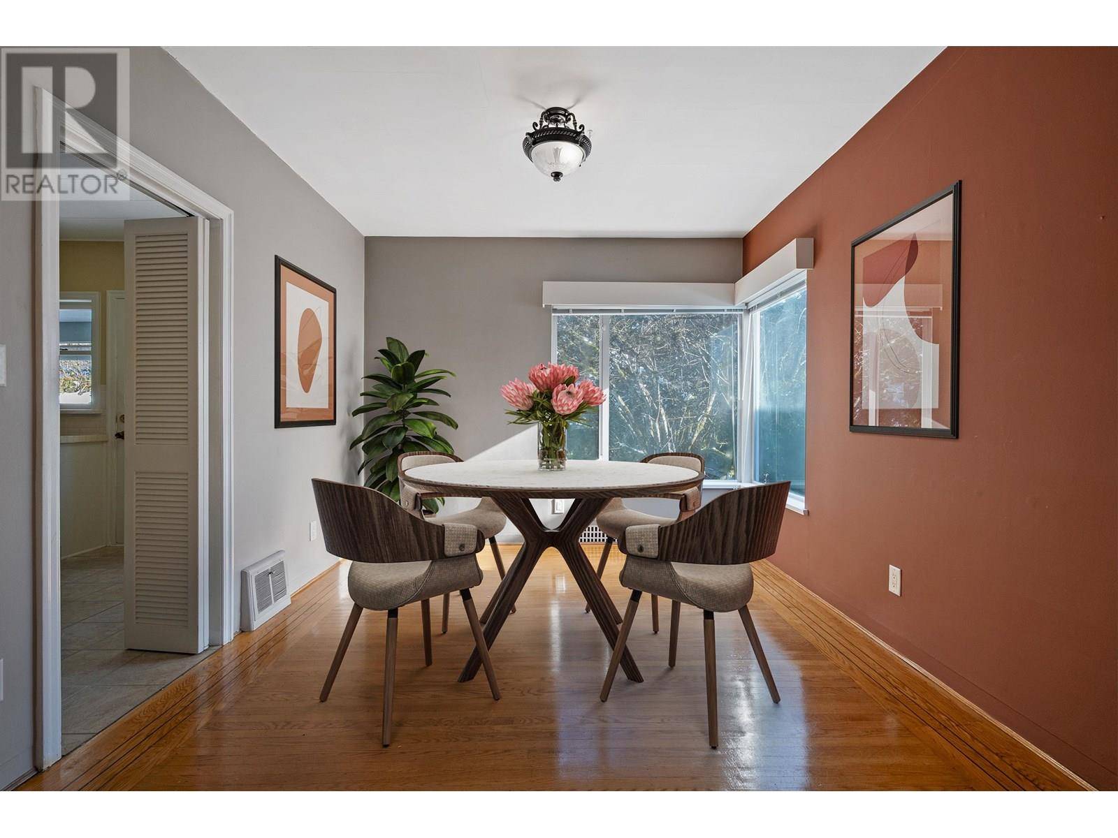 West Vancouver, BC V7V3Z7,1428 20TH STREET