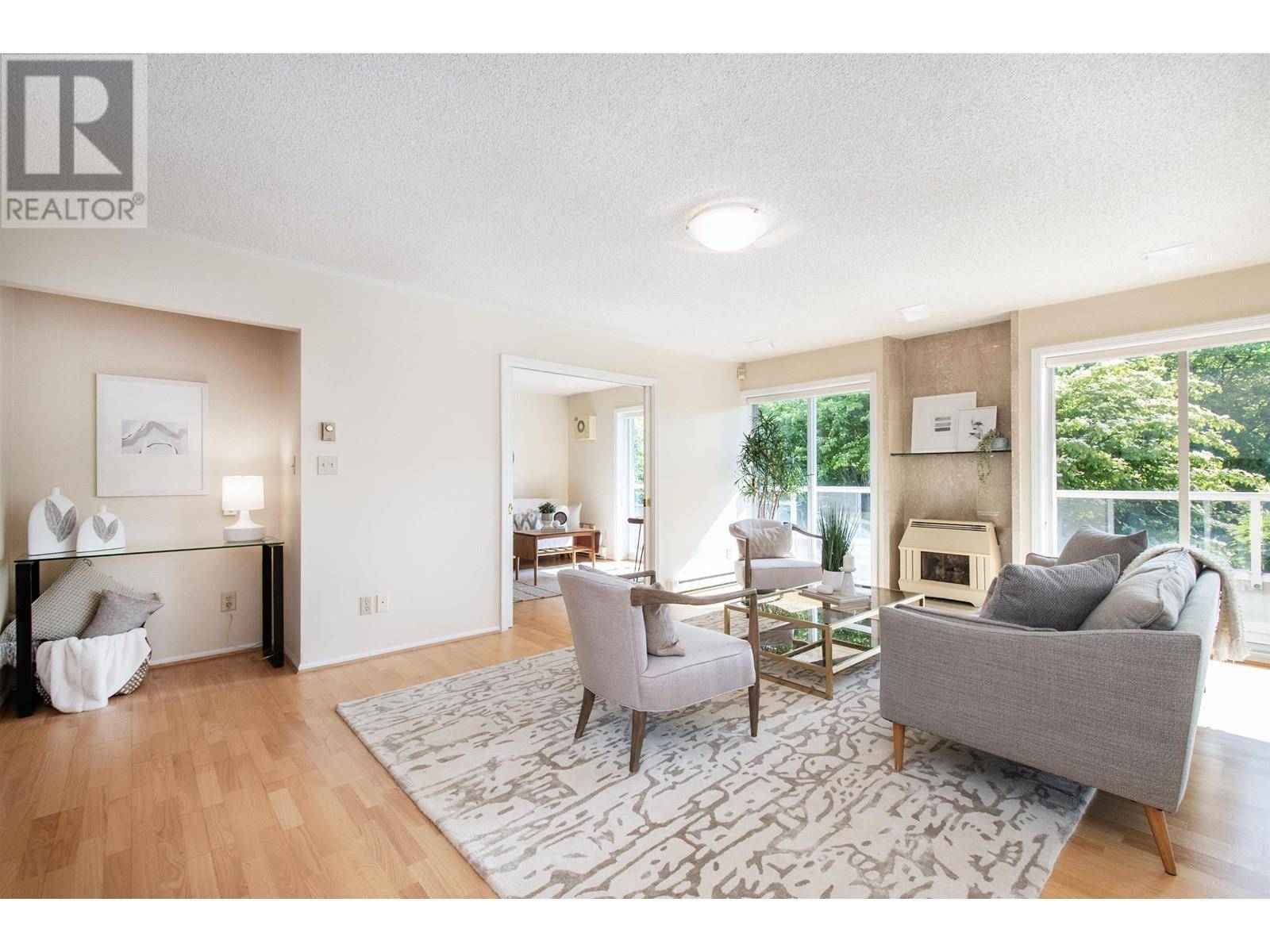 West Vancouver, BC V7V1P8,1717 DUCHESS AVE #1