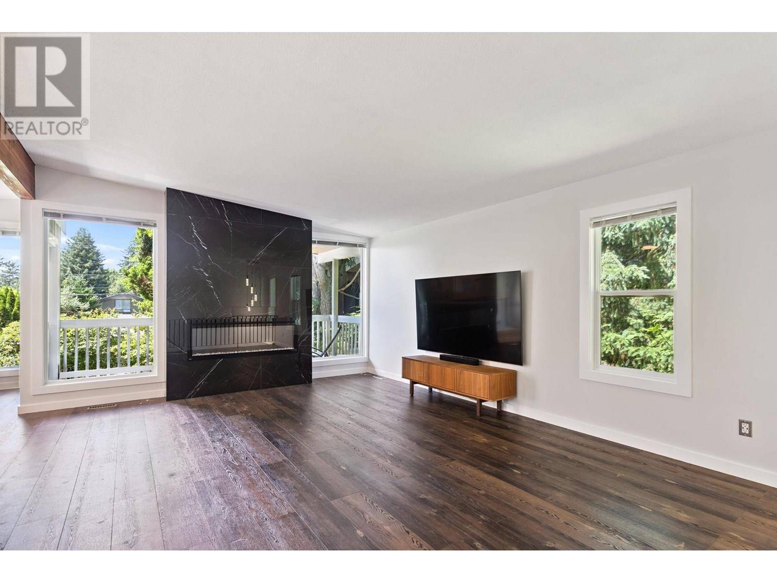North Vancouver, BC V7N1V8,3434 ST. GEORGES AVENUE