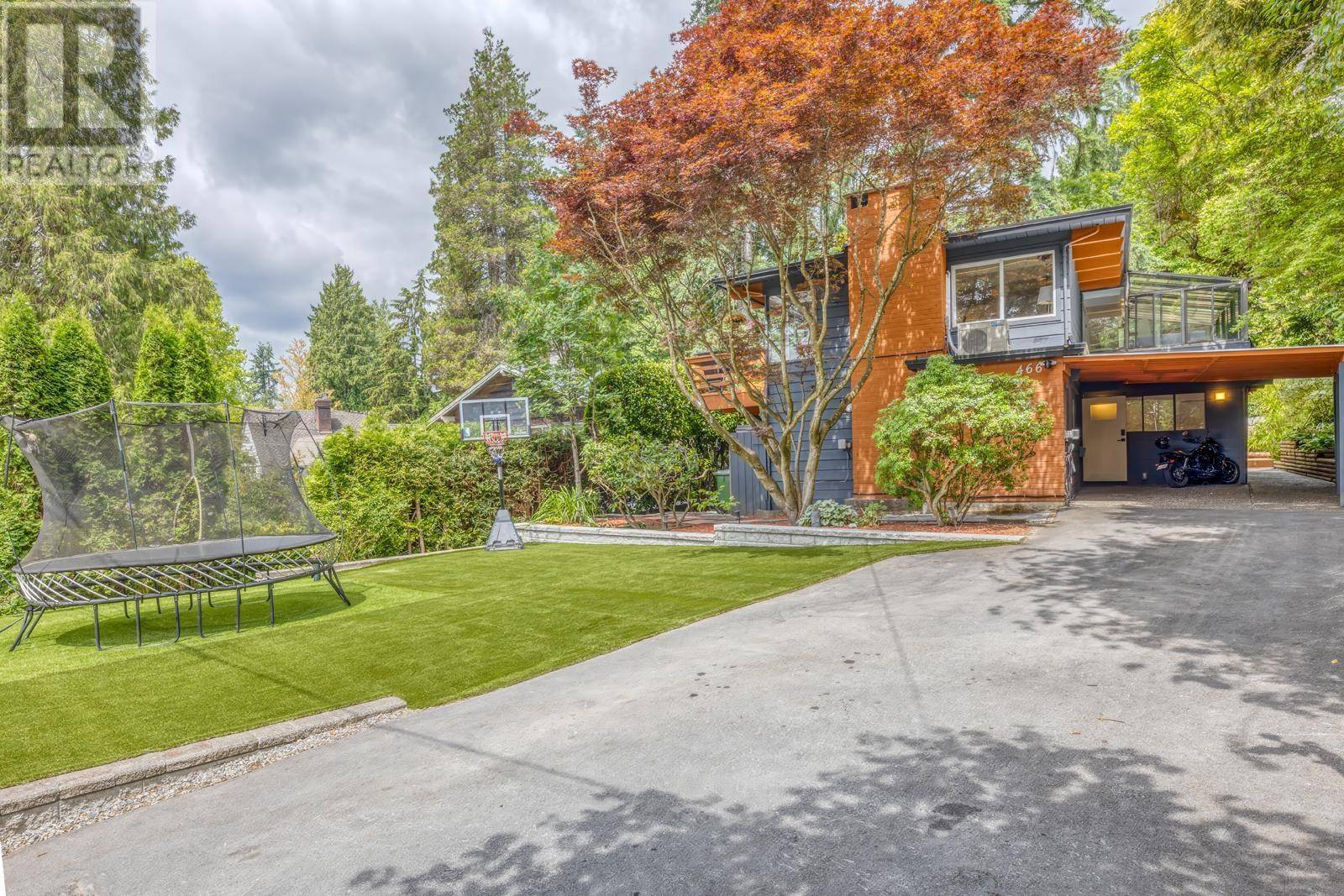 North Vancouver, BC V7N1H9,466 E KINGS ROAD