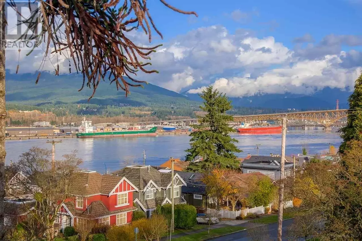 Vancouver, BC V5K1C3,2798 YALE STREET
