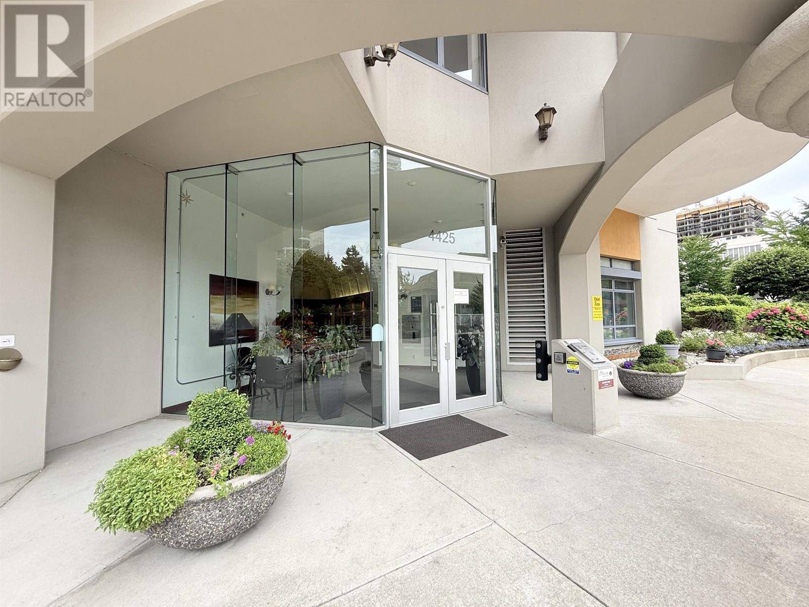 Burnaby, BC V5C6P2,4425 HALIFAX ST #1305