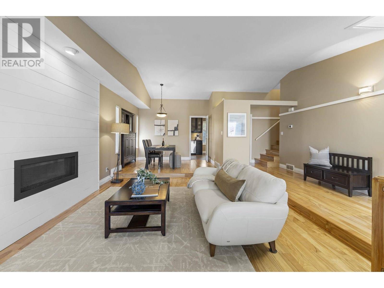 Maple Ridge, BC V2X0V8,22098 KERRY CRESCENT