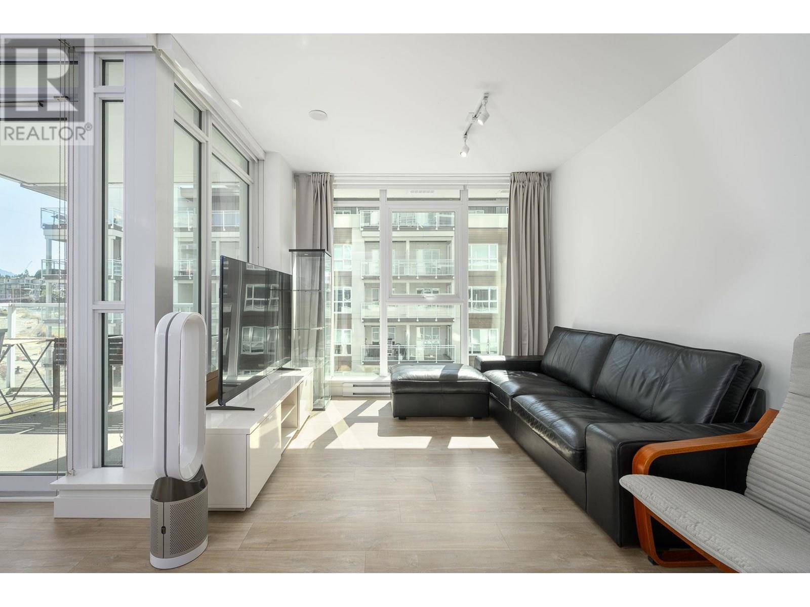 Coquitlam, BC V3J0H6,525 FOSTER AVE #407