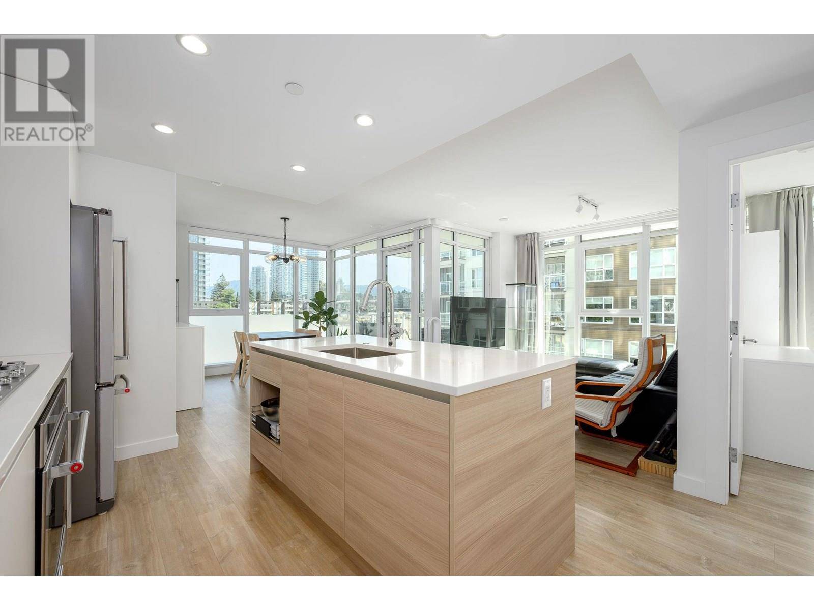 525 FOSTER AVE #407, Coquitlam, BC V3J0H6